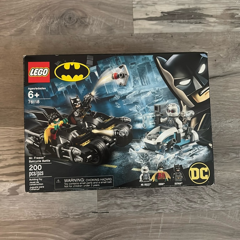 Mr. Freeze Batcycle Battle Lego set Ages 6+
